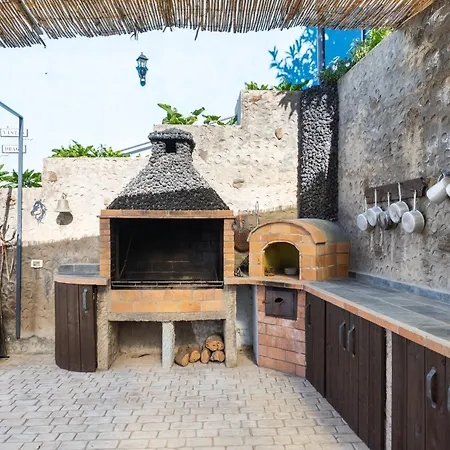 아파트 Ek Drago El Milagro *